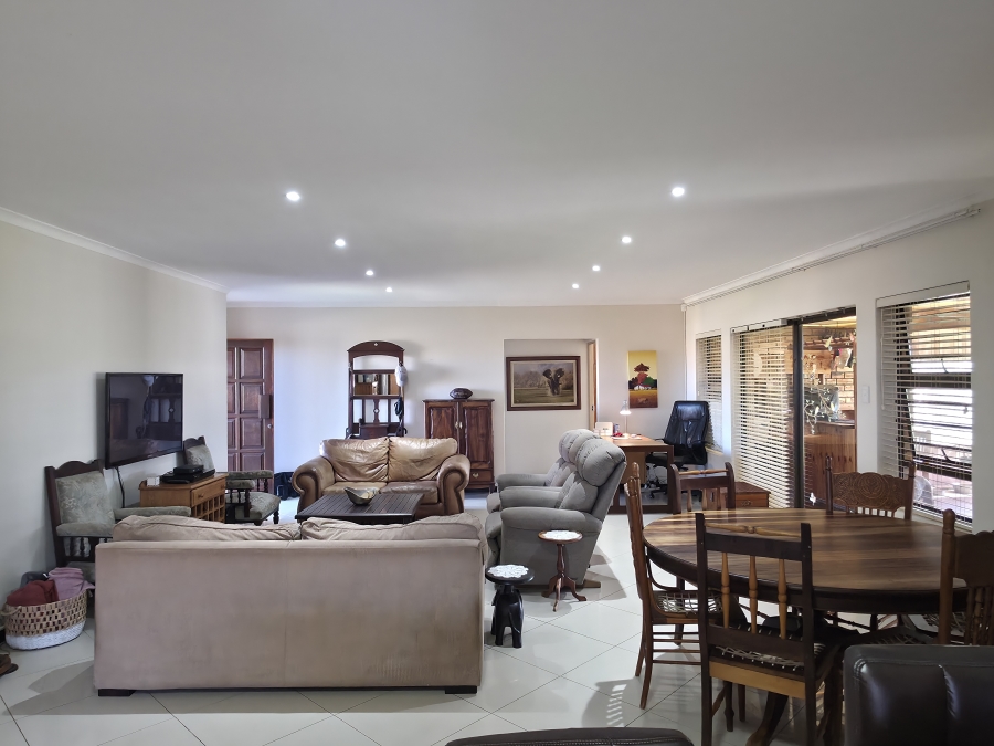 3 Bedroom Property for Sale in Wavecrest Eastern Cape